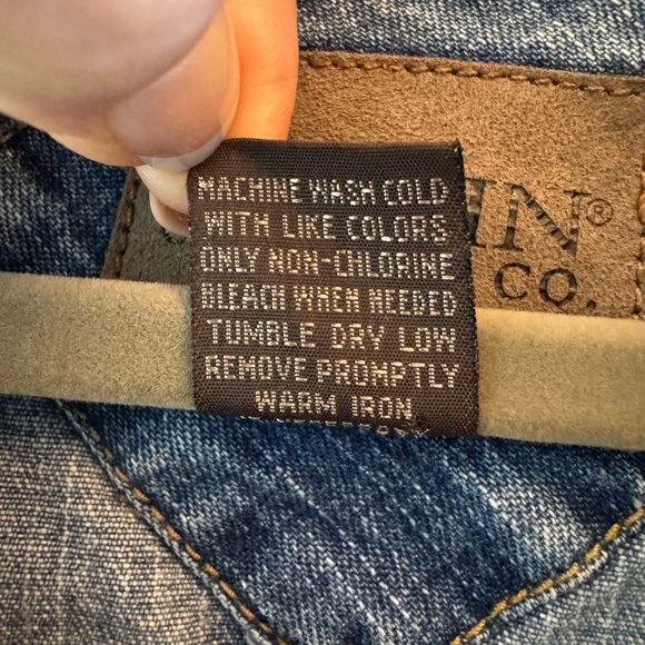 Austin Clothing Co. women’s jean jacket with 4 pockets on front. Size Medium - Picture 6 of 8